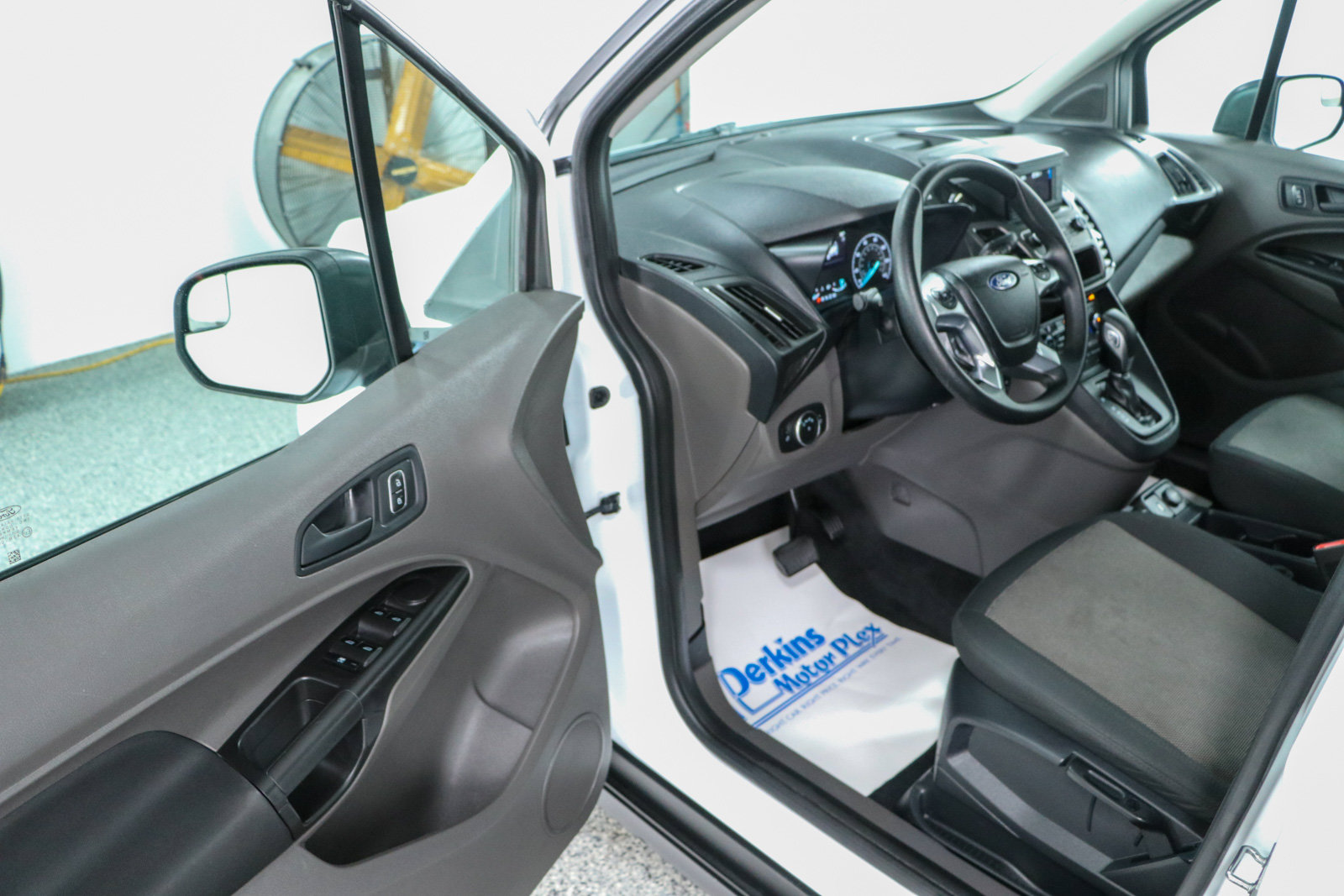 Used 2020 Ford Transit Connect XL FWD image 3