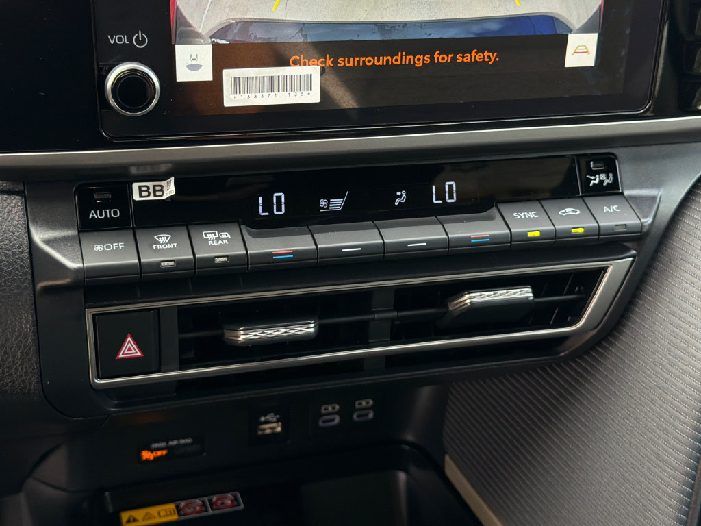 Used 2025 Toyota Camry SE w/ Convenience Package FWD image 32