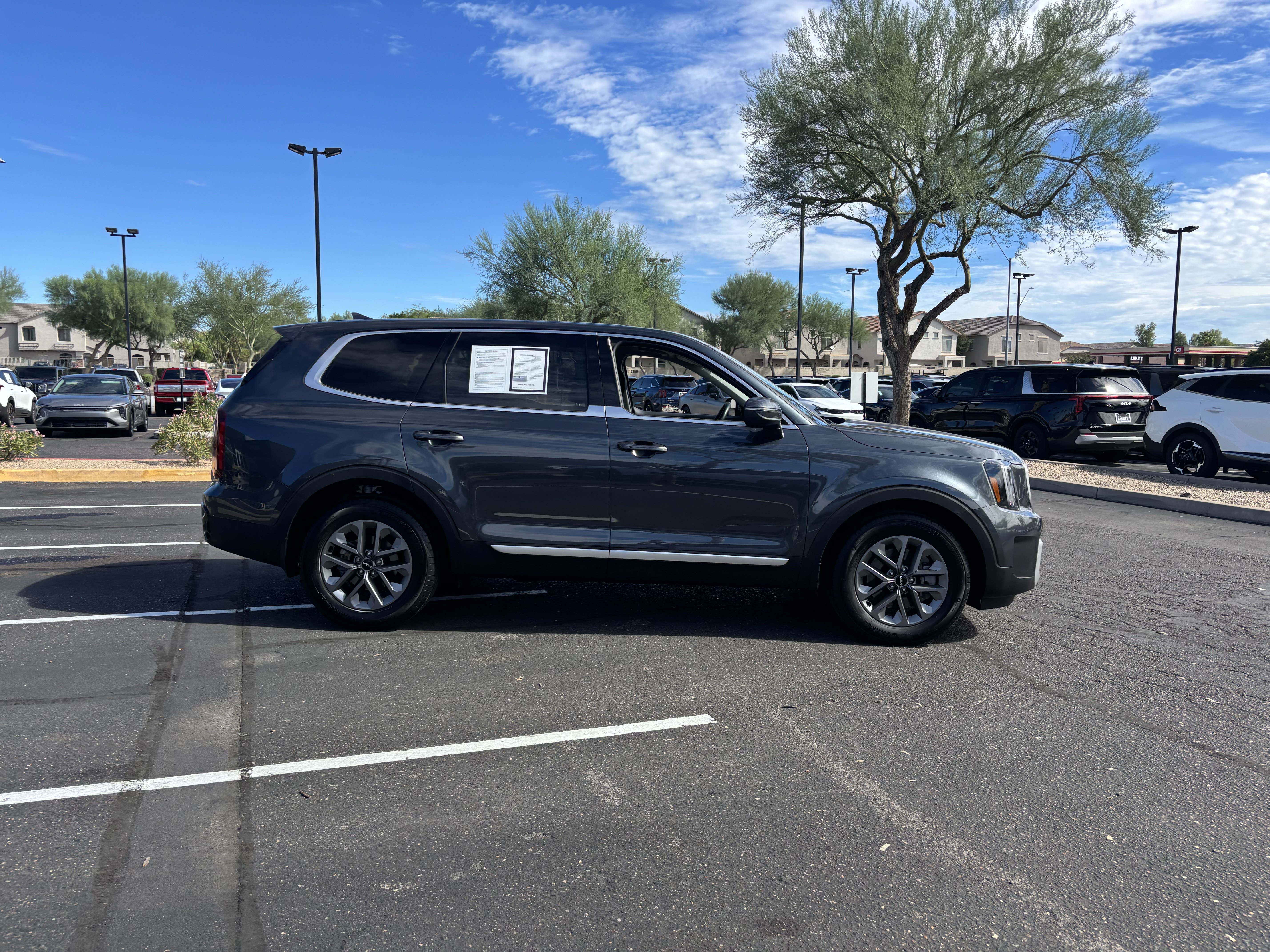 Certified 2024 Kia Telluride LX AWD/4WD image 2