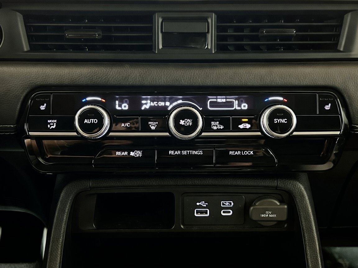Used 2025 Honda Pilot EX-L image 11