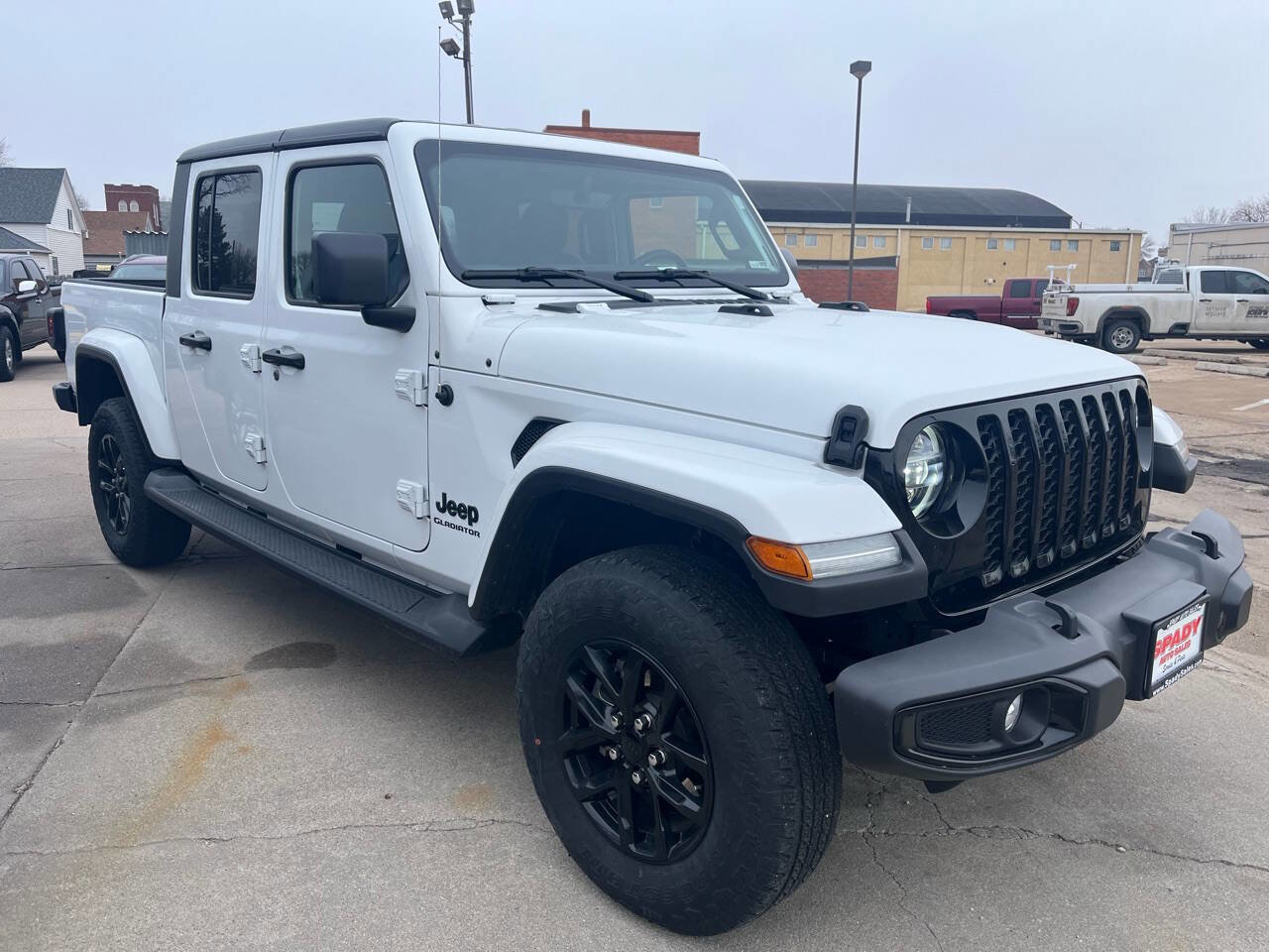 Used 2022 Jeep Gladiator Sport image 2