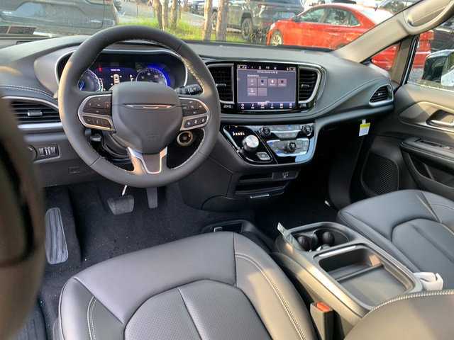 New 2027 Chrysler Pacifica Select FWD image 14