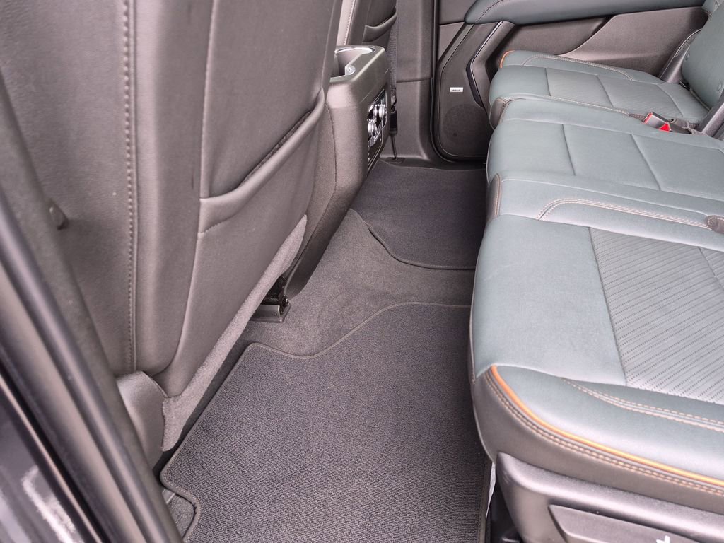 Certified 2025 GMC Yukon AT4 w/ Premium Trailering Package AWD/4WD image 35