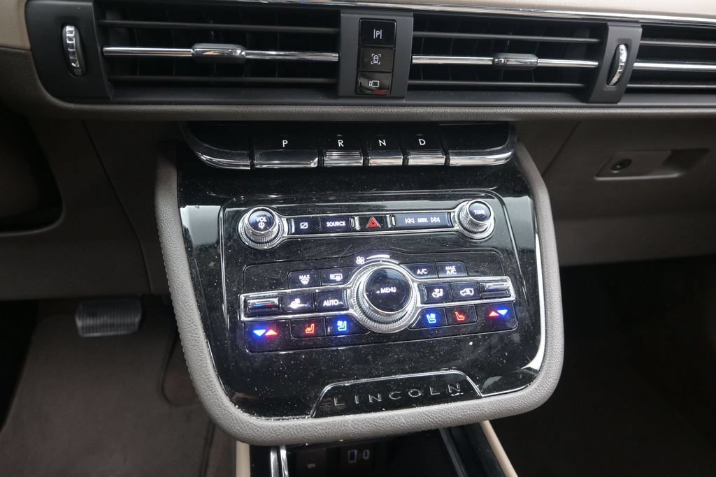 Used 2021 Lincoln Corsair AWD w/ Equipment Group 101A image 13