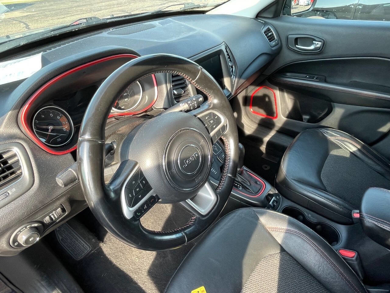 Used 2020 Jeep Compass Trailhawk image 4