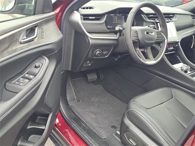 New 2025 Jeep Grand Cherokee L Limited image 4