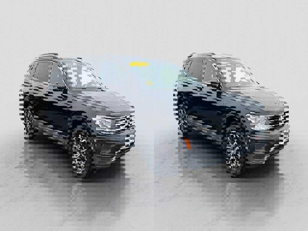 Used 2020 Volkswagen Tiguan SE w/ Panoramic Sunroof Package image 3