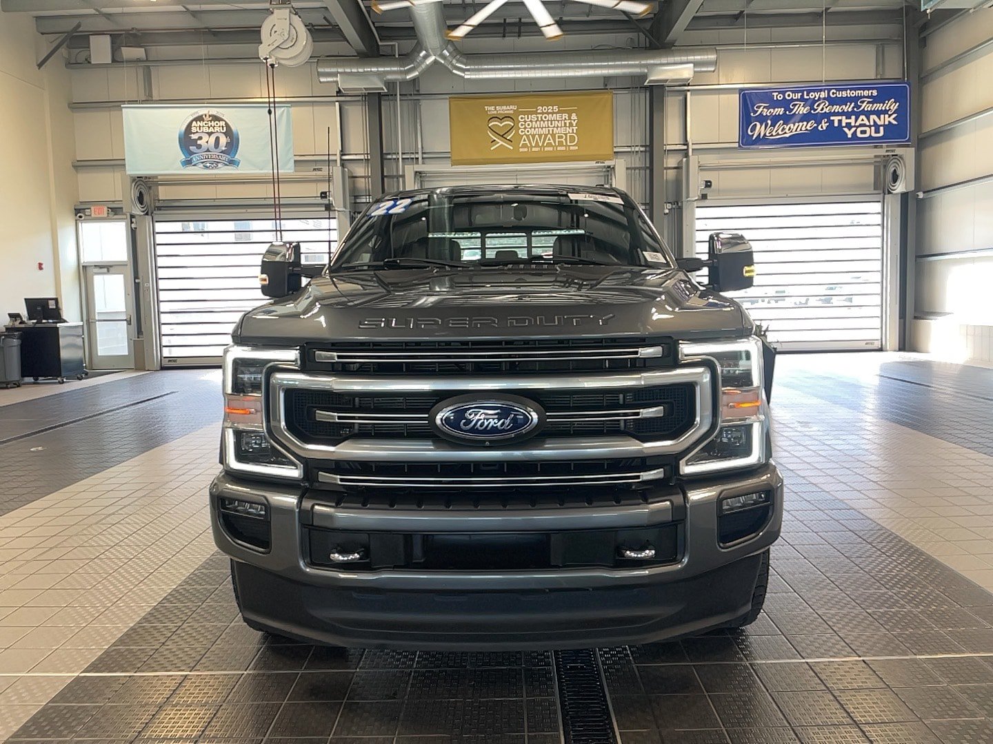 Used 2022 Ford F250 Platinum w/ FX4 Off-Road Package AWD/4WD image 3