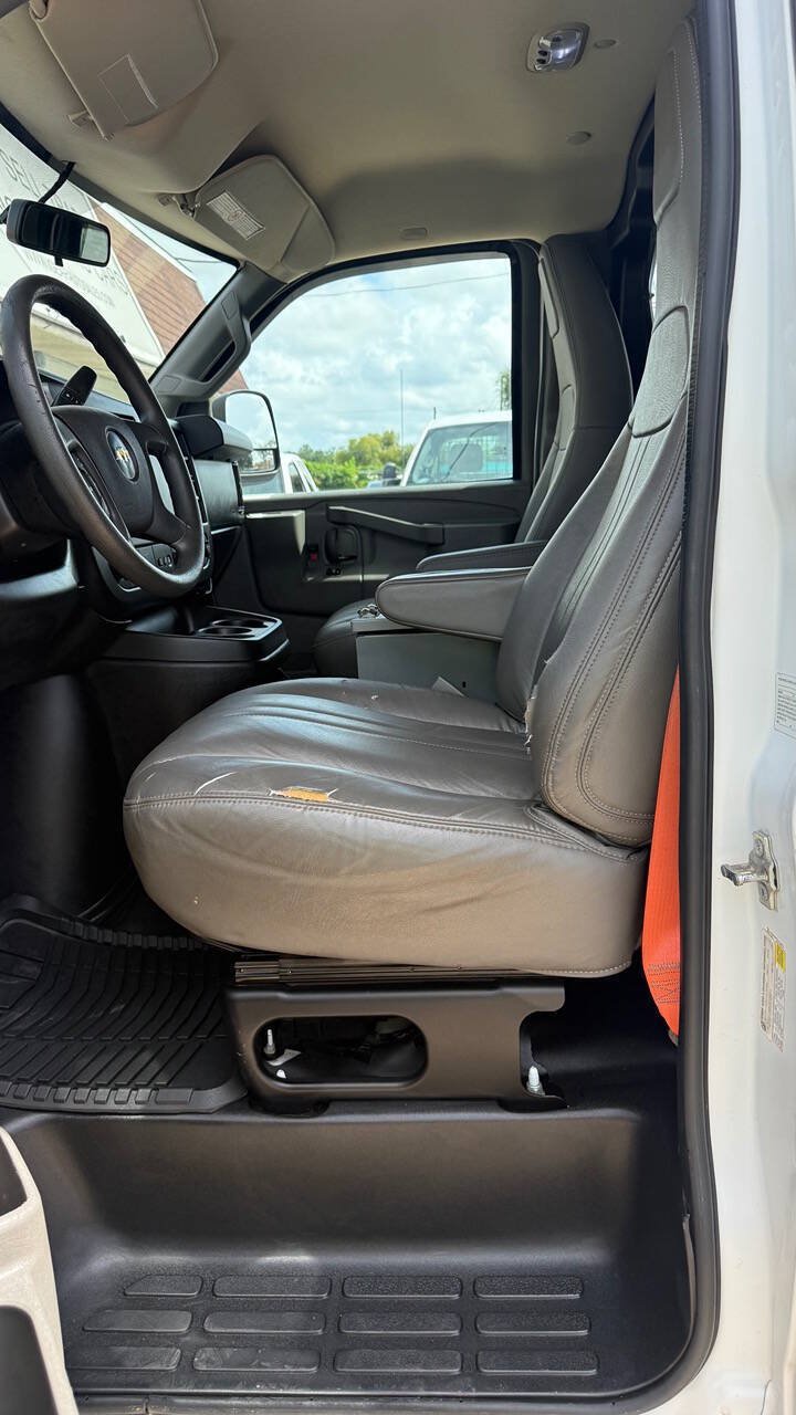 Used 2018 Chevrolet Express 2500 w/ Driver Convenience Package RWD image 11
