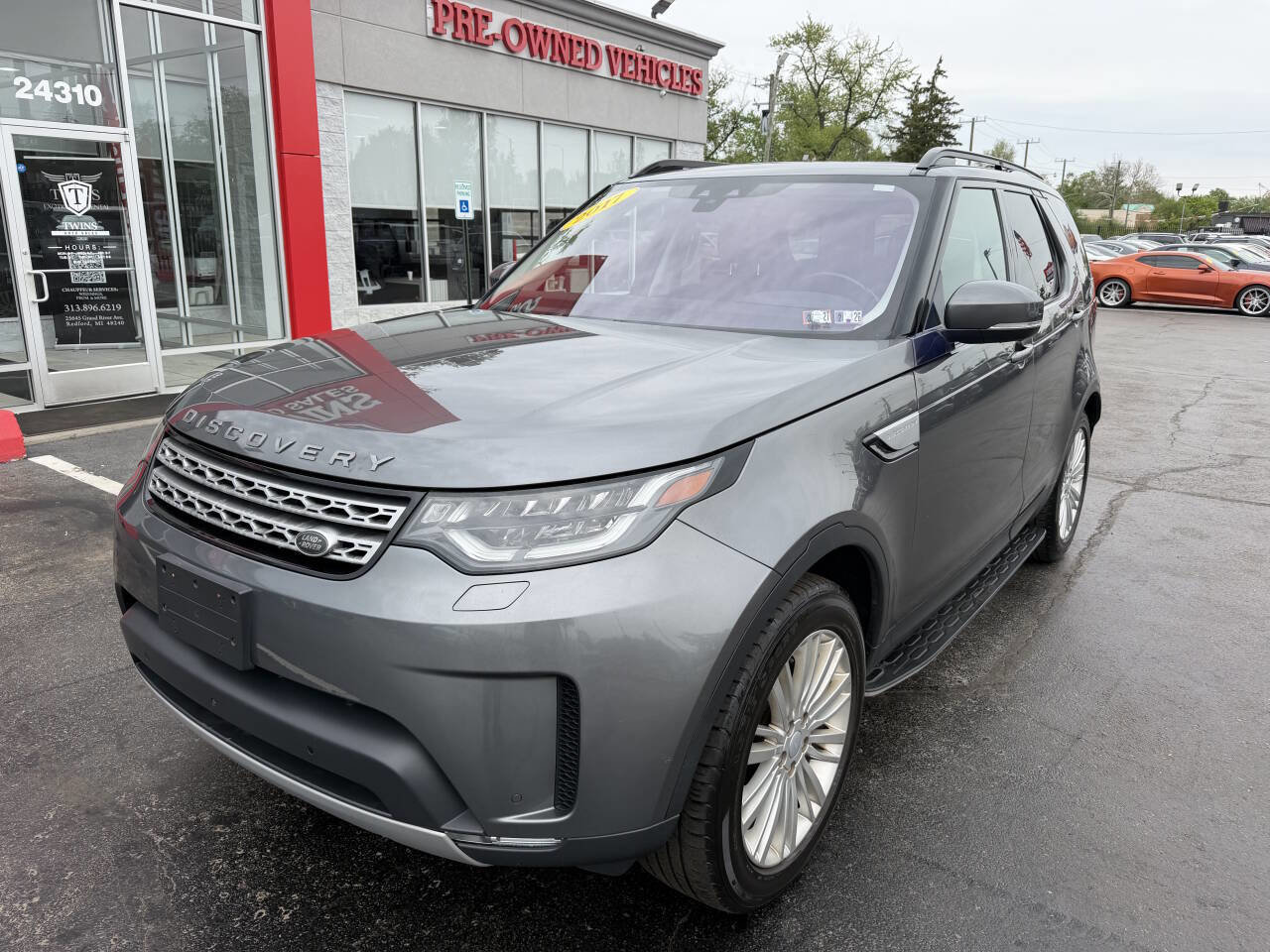 Used 2017 Land Rover Discovery HSE AWD/4WD image 1