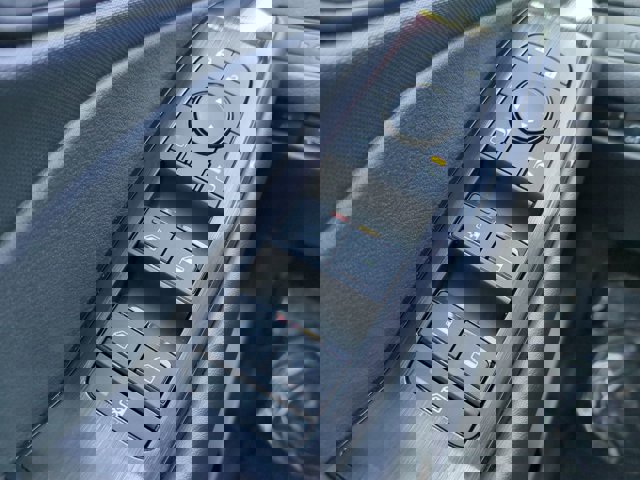 Used 2025 Nissan Rogue S image 22