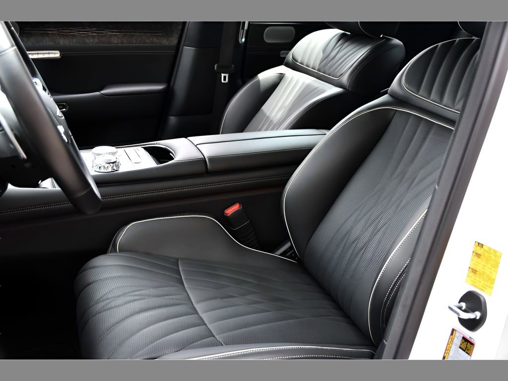Used 2025 Genesis G90 3.5T AWD/4WD image 13