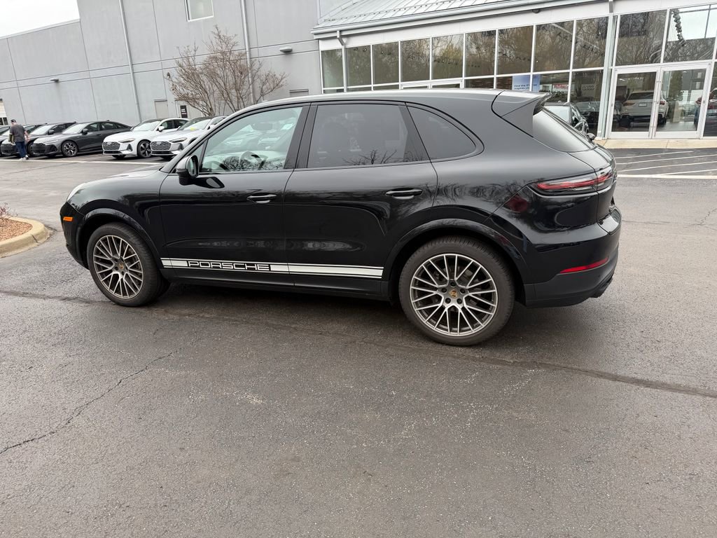 Used 2023 Porsche Cayenne Platinum Edition image 5