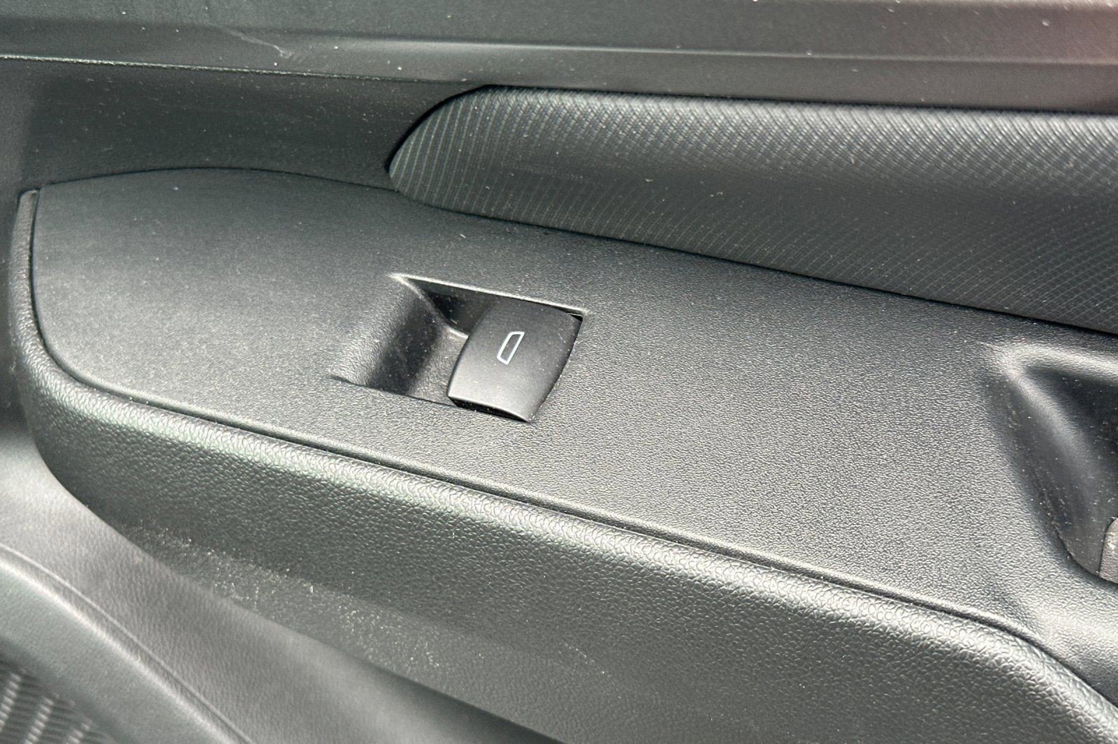 Certified 2024 Chevrolet Equinox EV RS image 23