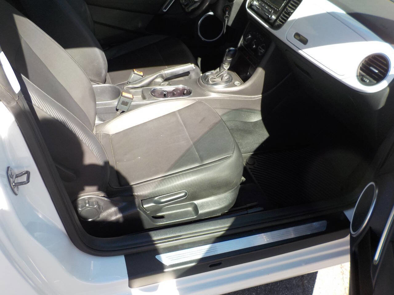 Used 2012 Volkswagen Beetle 2.5 image 11