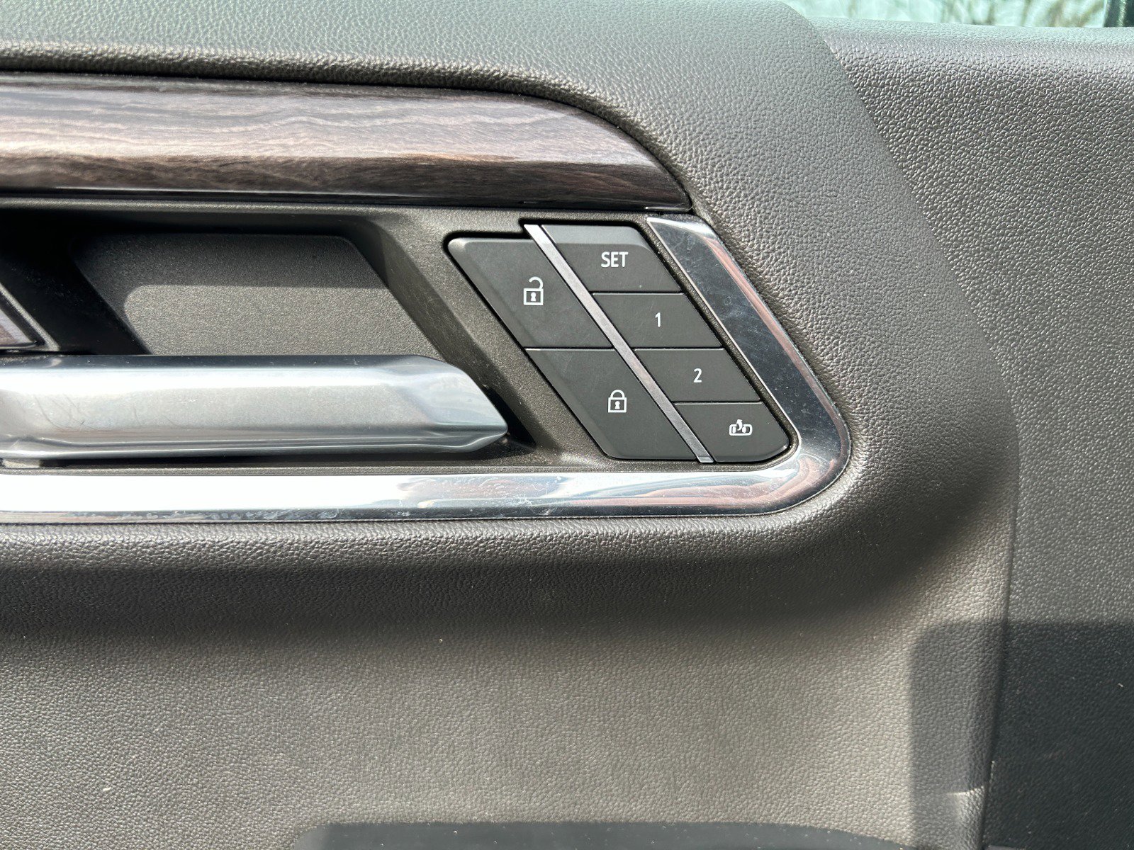 Used 2023 Chevrolet Silverado 1500 LTZ image 23
