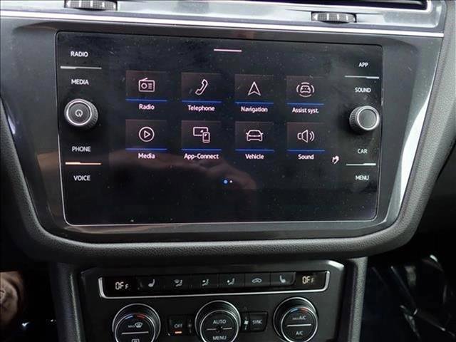 Used 2021 Volkswagen Tiguan SE w/ Panoramic Sunroof Package AWD/4WD image 19