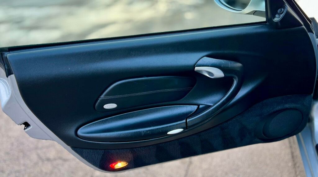 Used 2004 Porsche 911 Carrera image 11