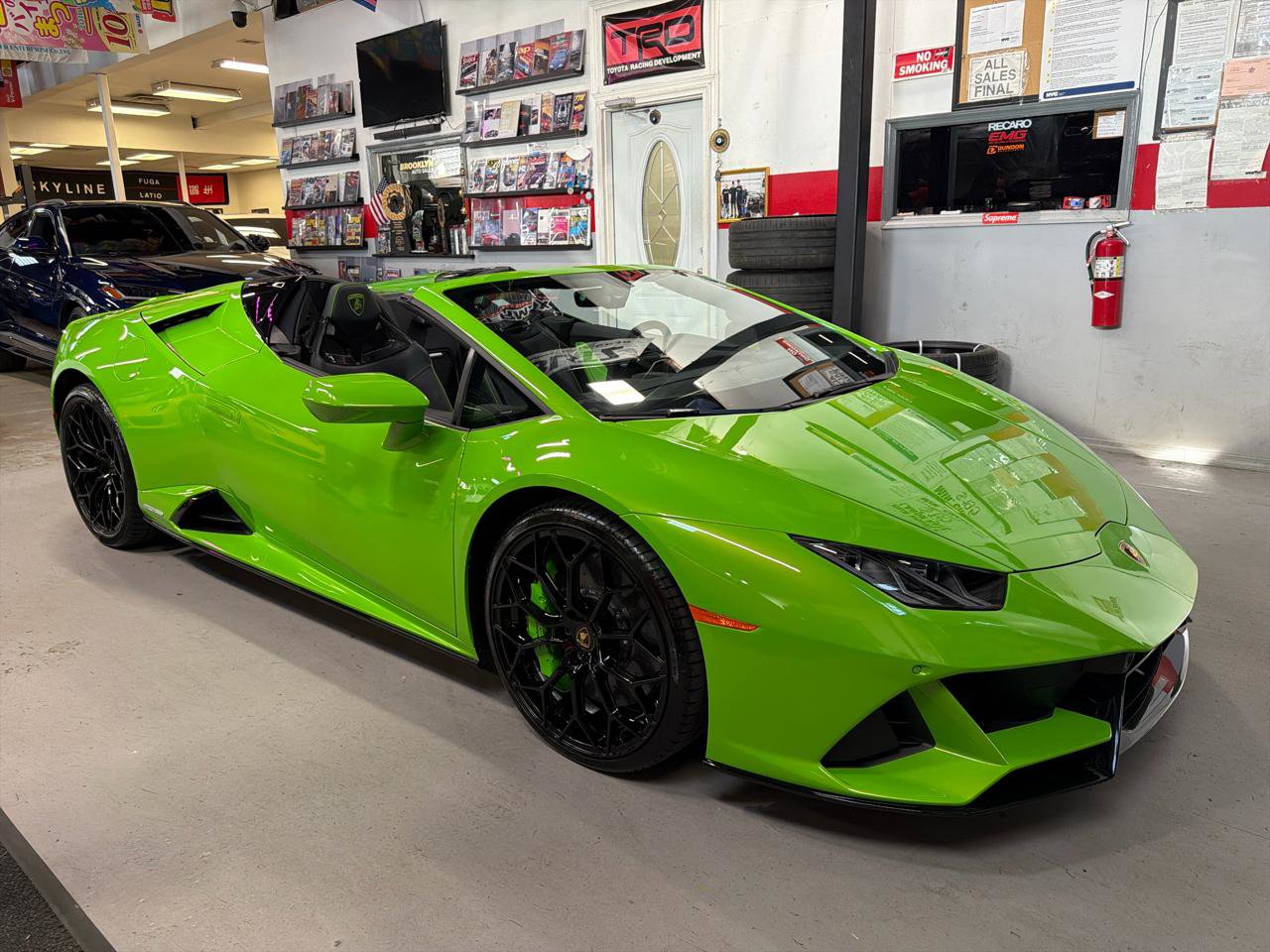 Used 2024 Lamborghini Huracan EVO AWD/4WD image 3