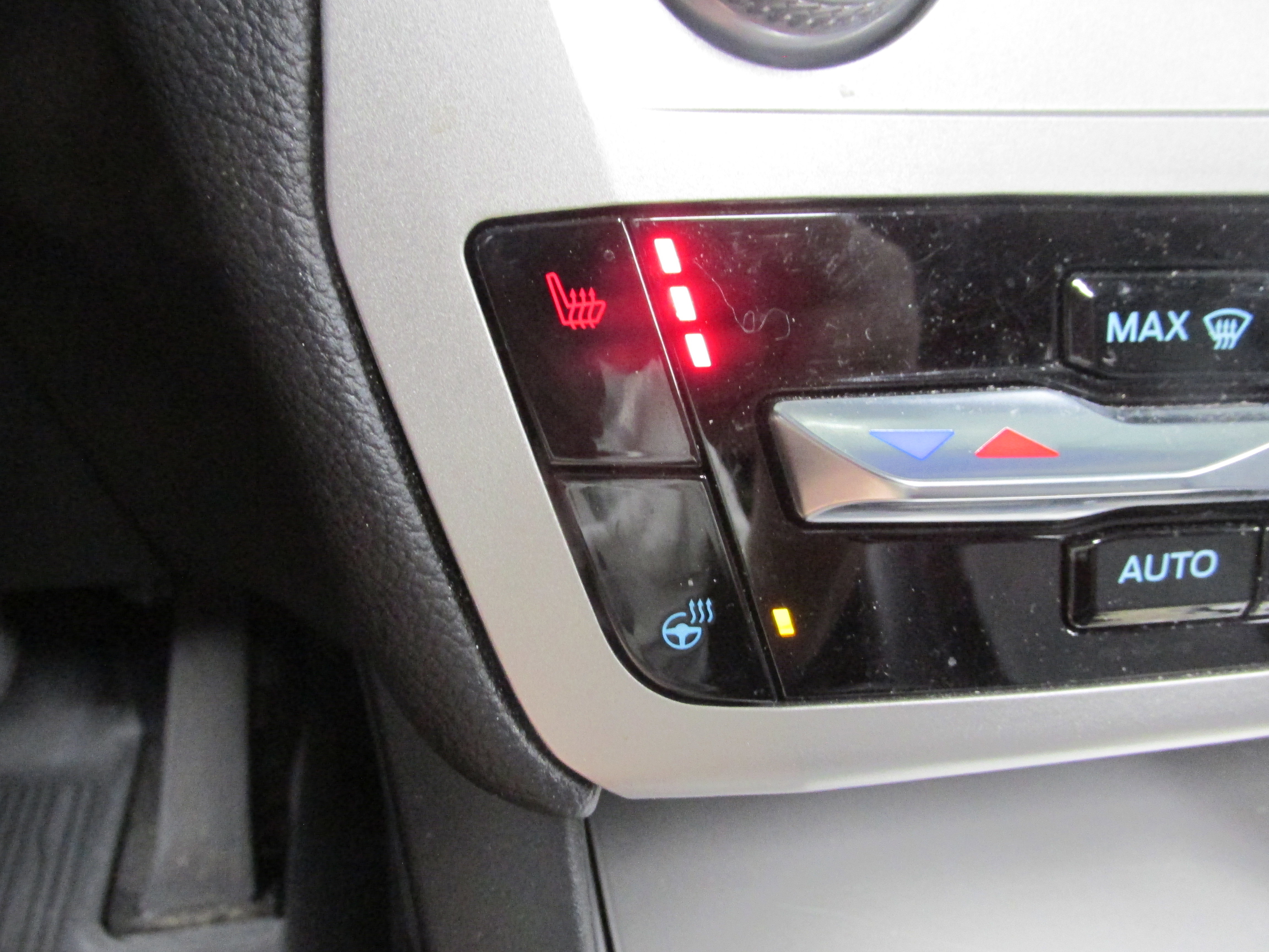 Used 2022 Ford Explorer XLT w/ Equipment Group 202A image 38