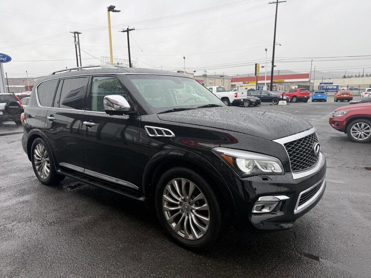 Used 2017 INFINITI QX80 4WD w/ Deluxe Technology Package image 3