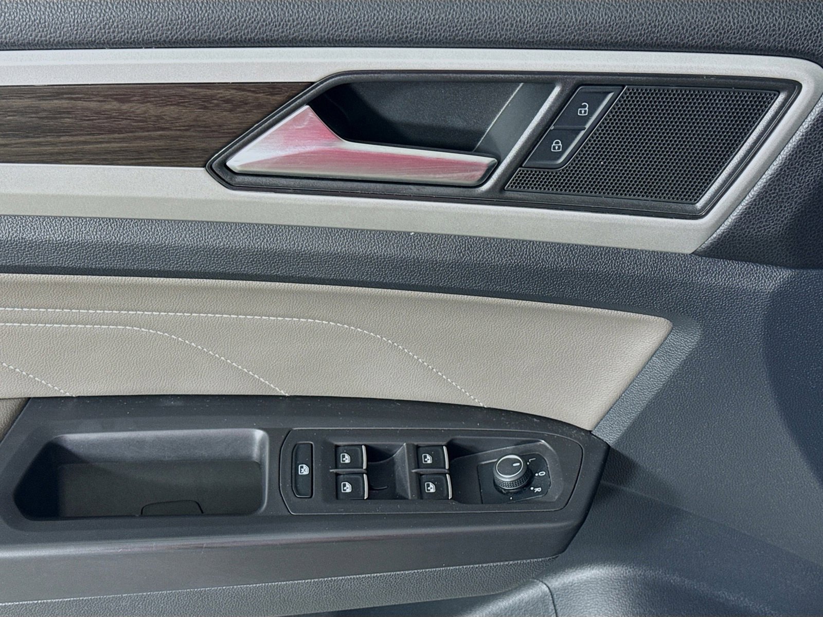 Used 2022 Volkswagen Atlas SE image 11