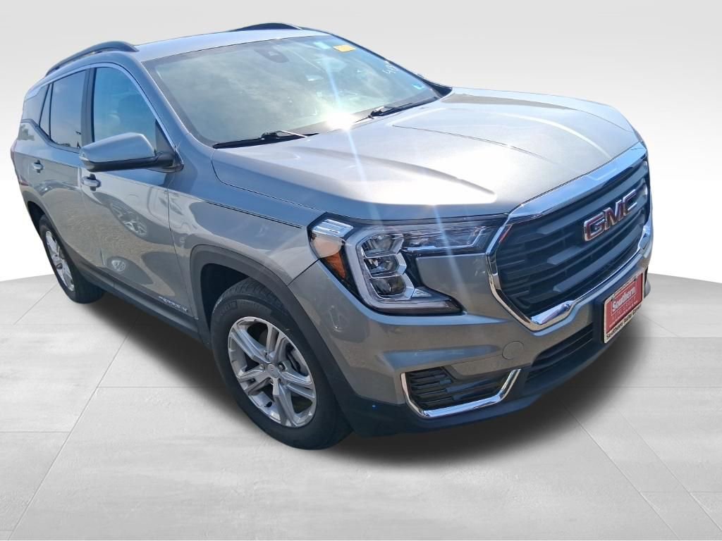 Used 2023 GMC Terrain SLE w/ Driver Convenience Package FWD image 7