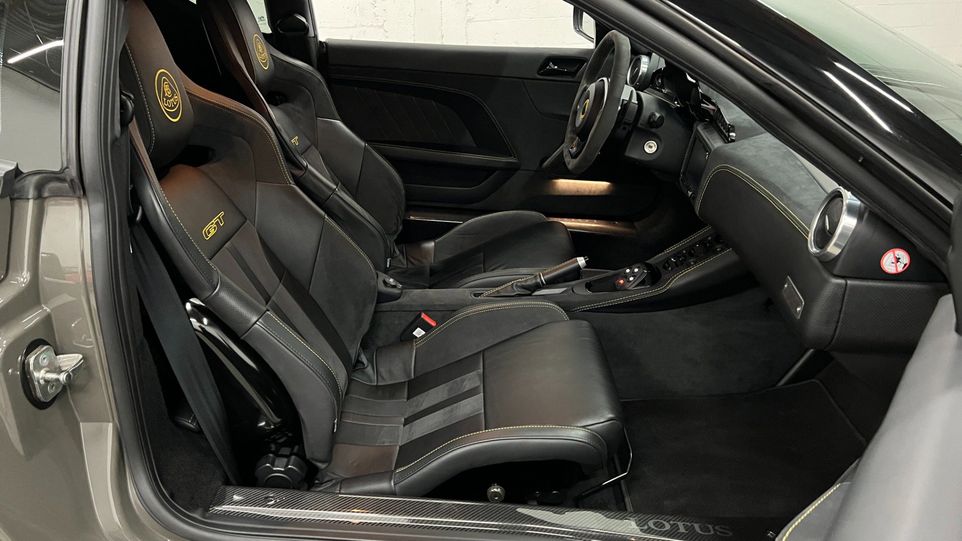 Used 2021 Lotus Evora image 43