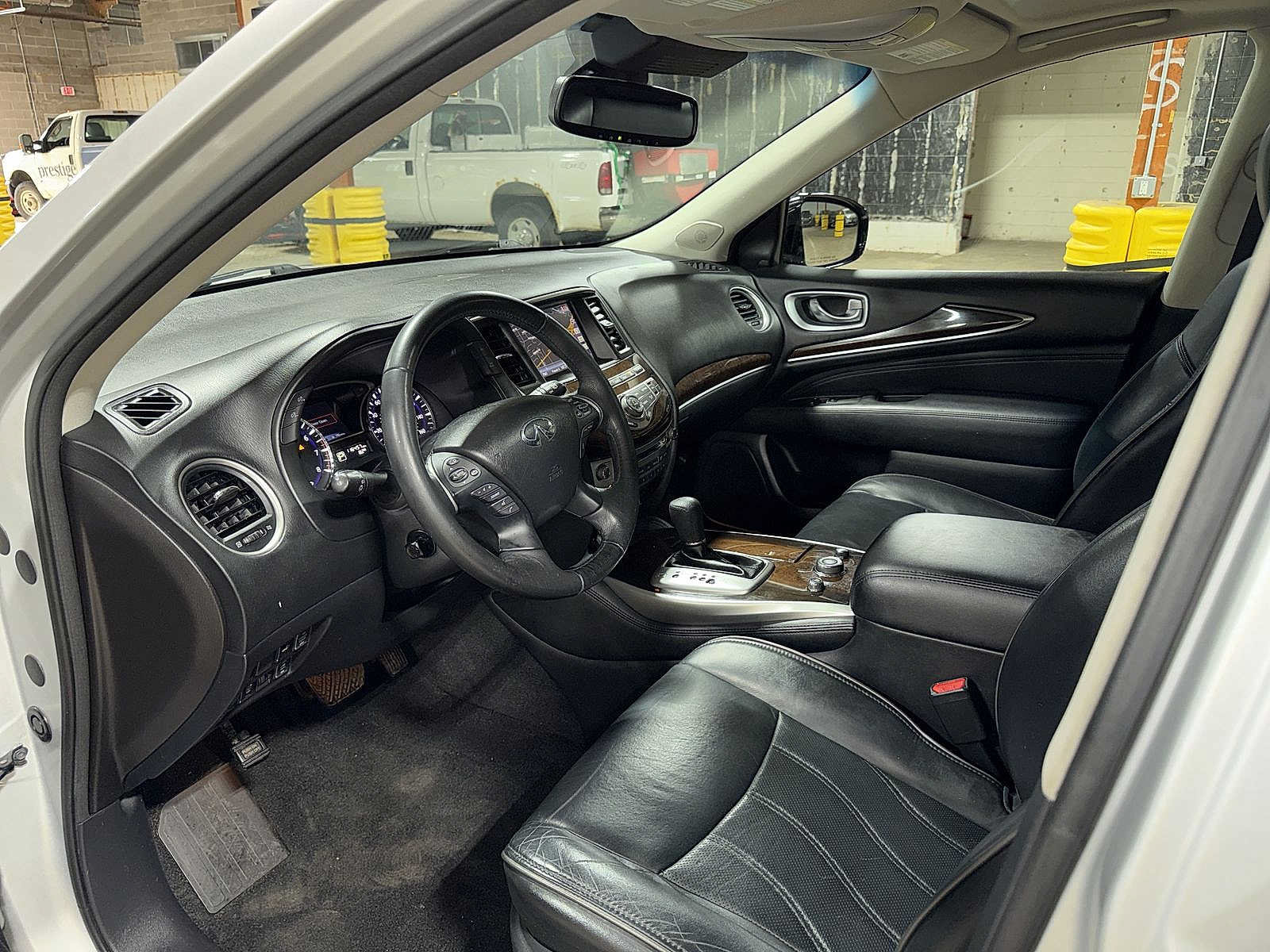 Used 2015 INFINITI QX60 Luxe w/ Deluxe Touring Package AWD/4WD image 32