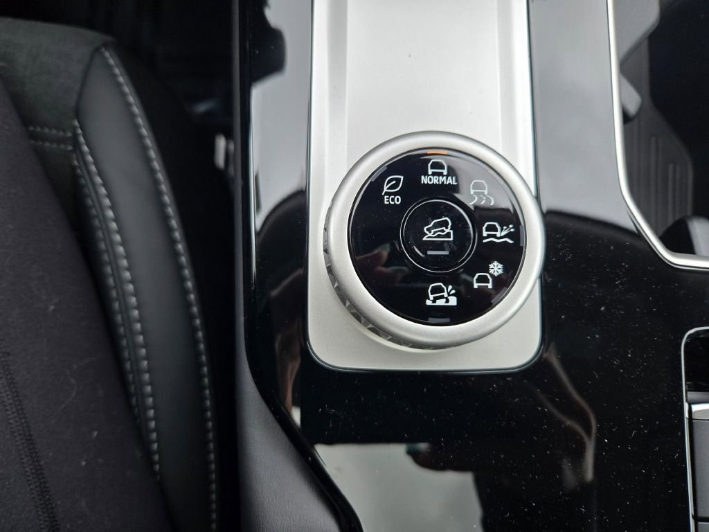 New 2025 Mitsubishi Outlander SE image 26