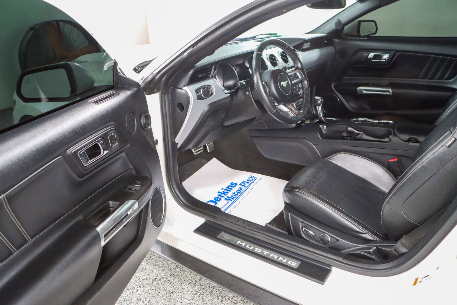 Used 2017 Ford Mustang GT Premium w/ Equipment Group 401A image 3