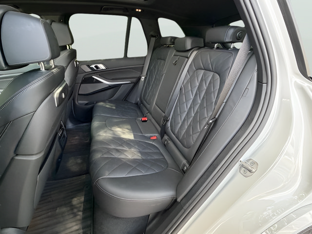 Used 2026 BMW X5 xDrive40i w/ M Sport Package AWD/4WD image 28