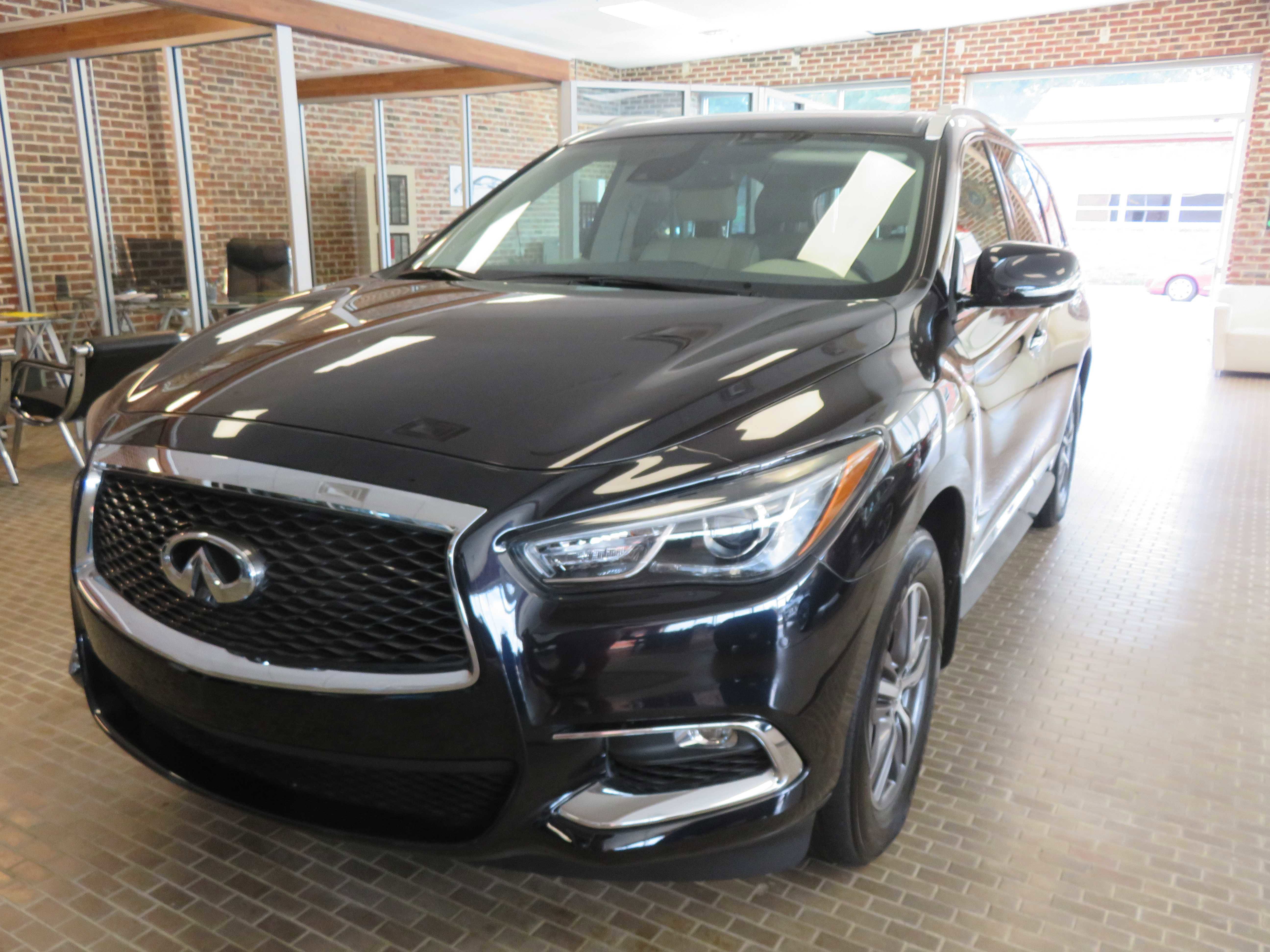 Used 2019 INFINITI QX60 Luxe w/ Essential Package