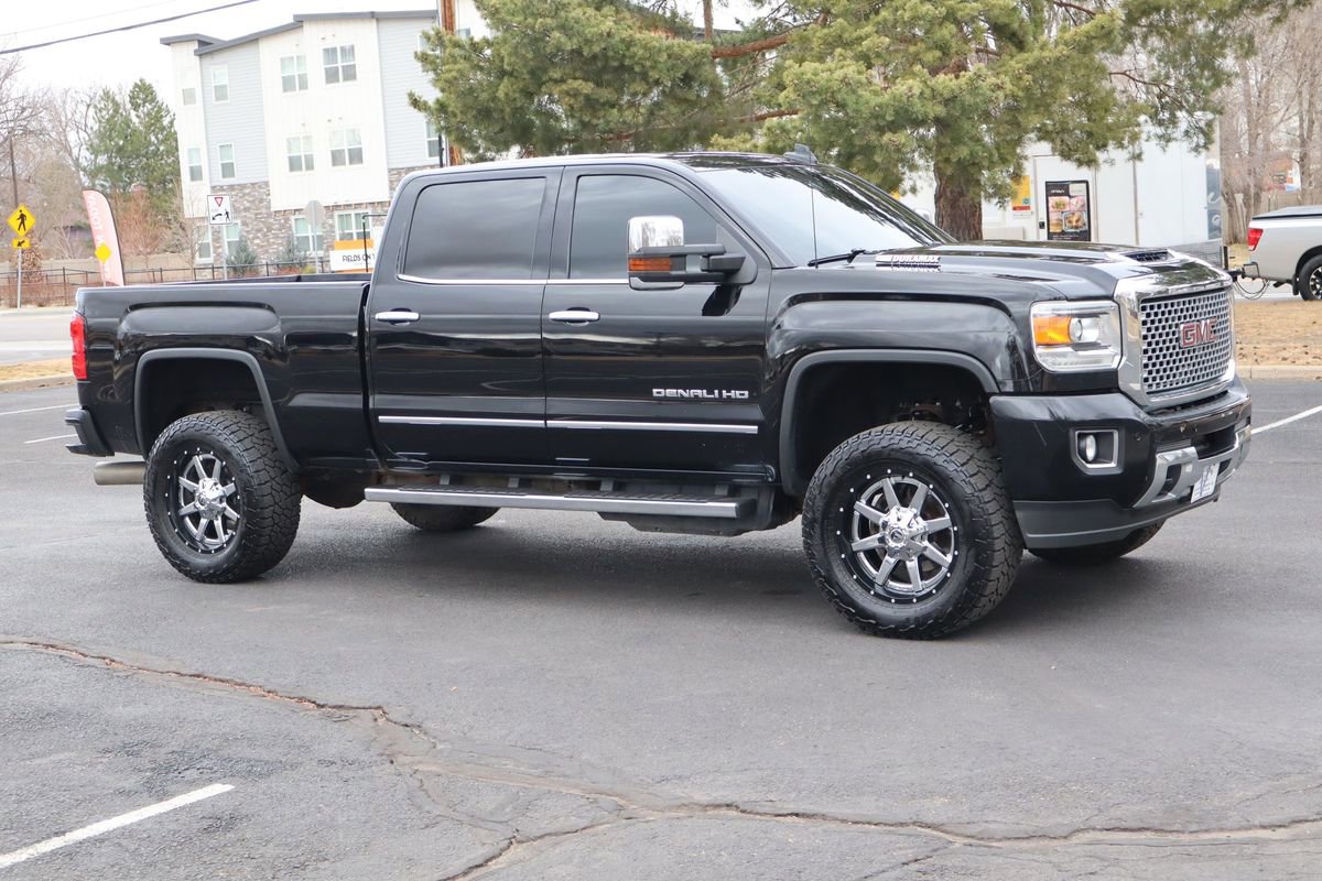 Used 2017 GMC Sierra 2500 Denali w/ Duramax Plus Package image 2