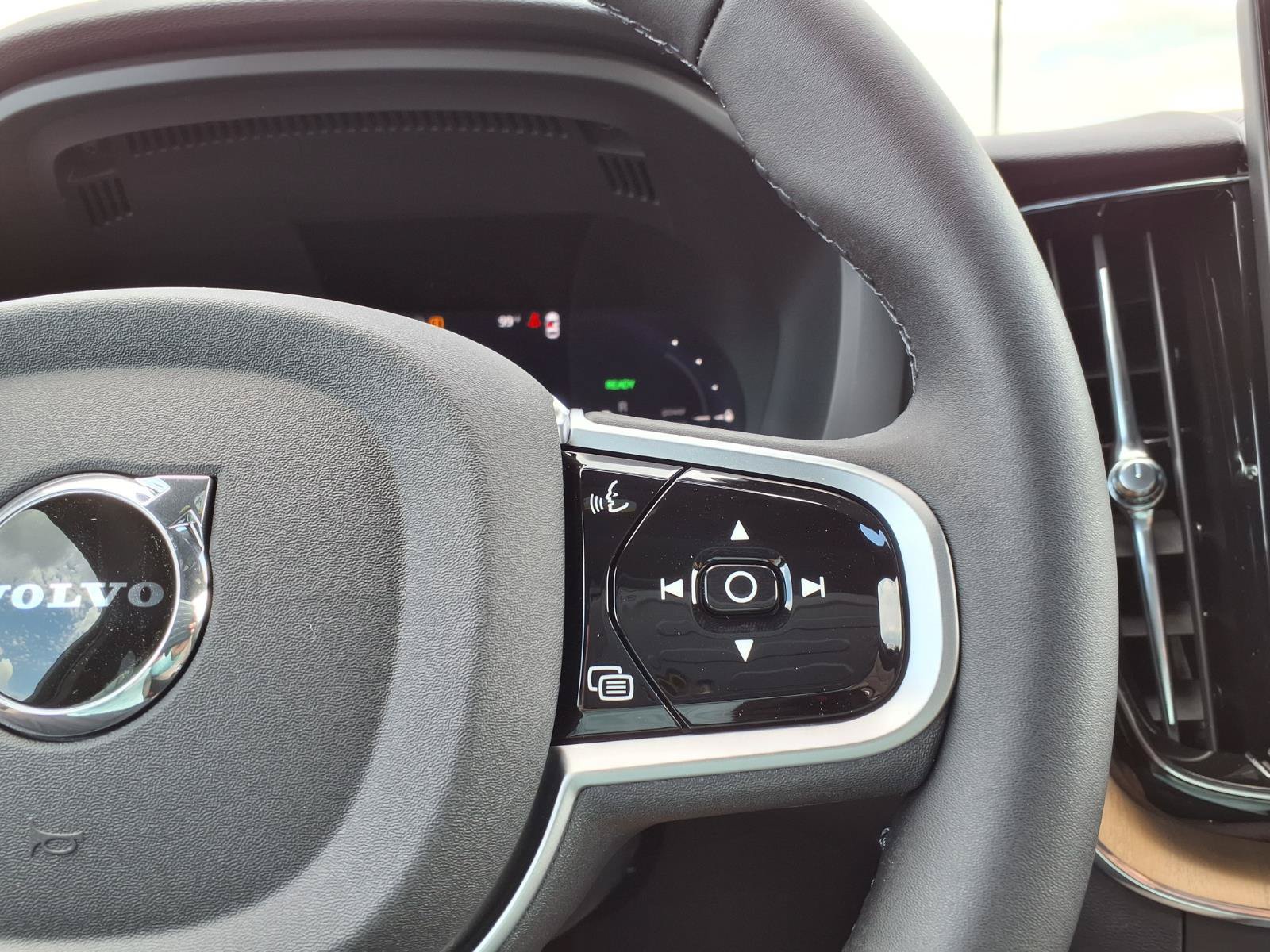 New 2026 Volvo XC60 T8 Plus w/ Protection Package Premier AWD/4WD image 16
