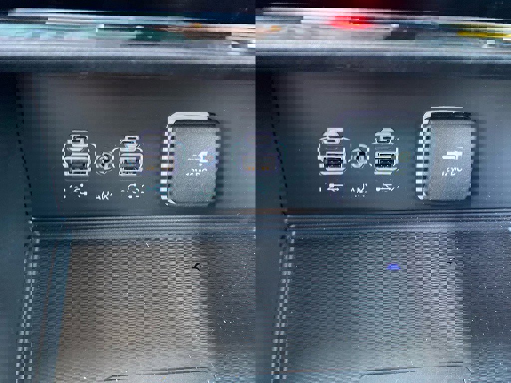 Used 2025 Jeep Grand Cherokee Altitude image 13