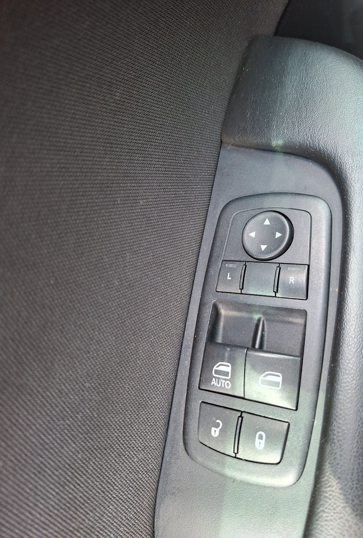Used 2015 Dodge Challenger SXT image 20