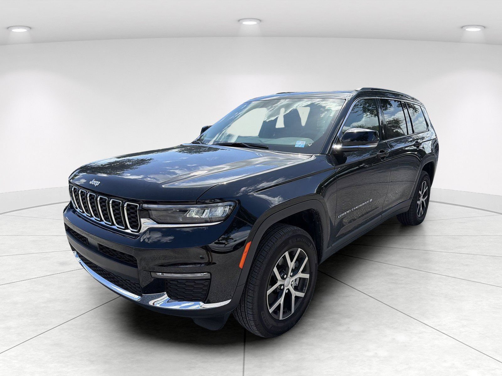 Used 2025 Jeep Grand Cherokee L Limited w/ Trailer Tow Package AWD/4WD image 8