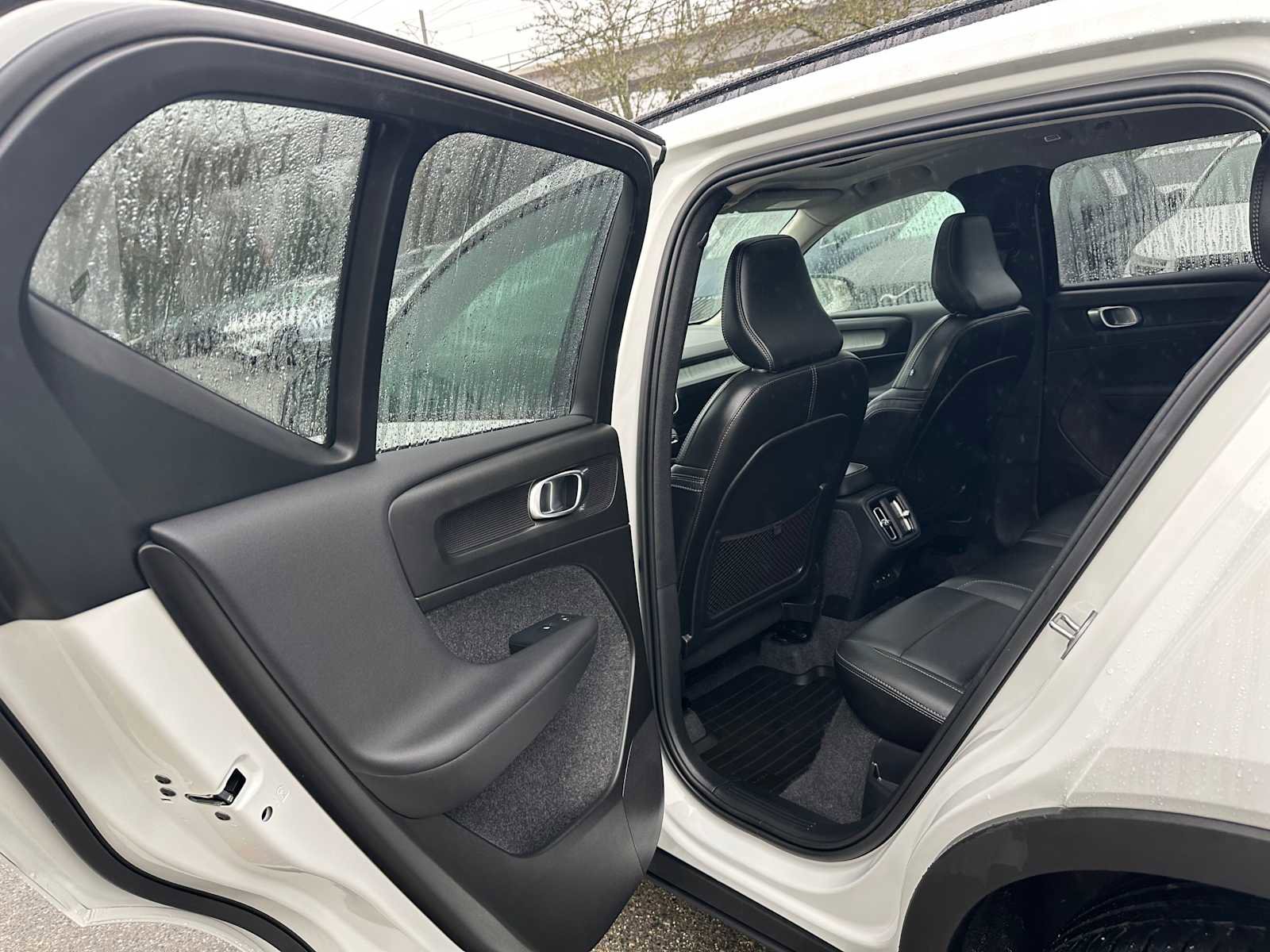 Used 2025 Volvo XC40 B5 Plus w/ Protection Package Premier image 16