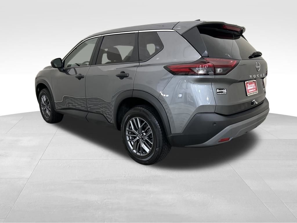 Used 2023 Nissan Rogue S image 3