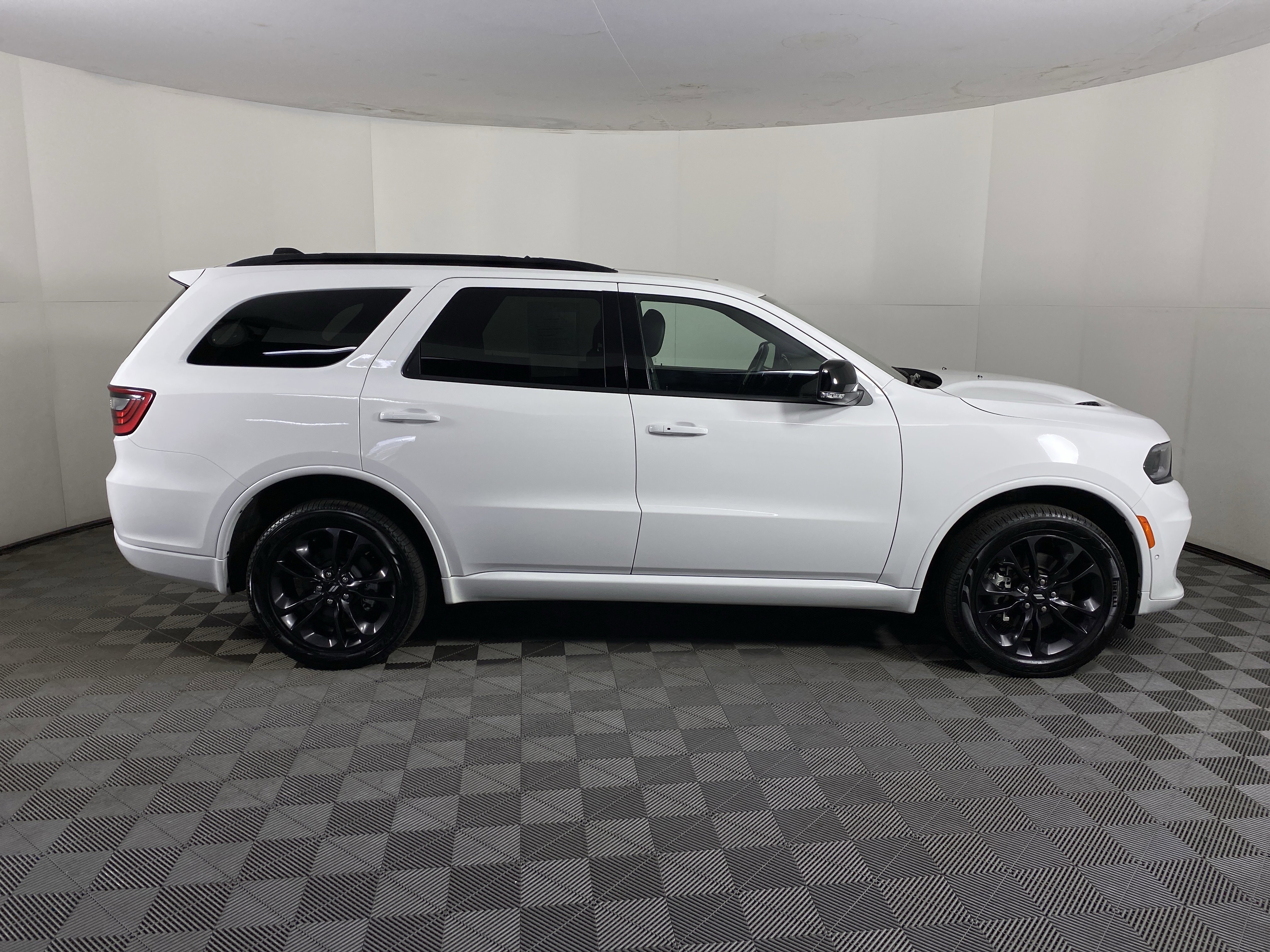Used 2025 Dodge Durango GT image 8