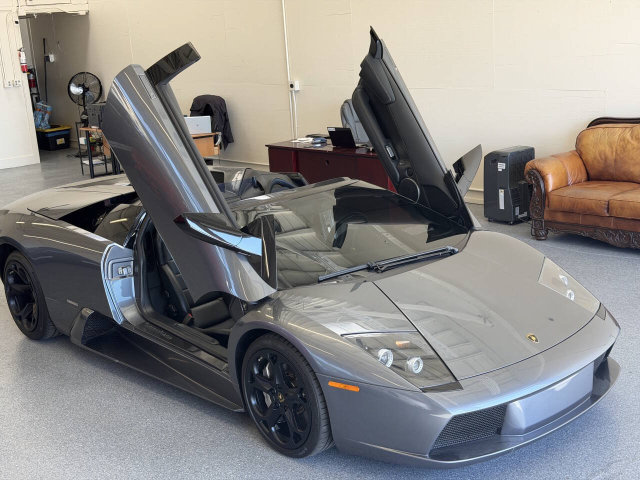Used 2006 Lamborghini Murcielago Roadster AWD/4WD image 8