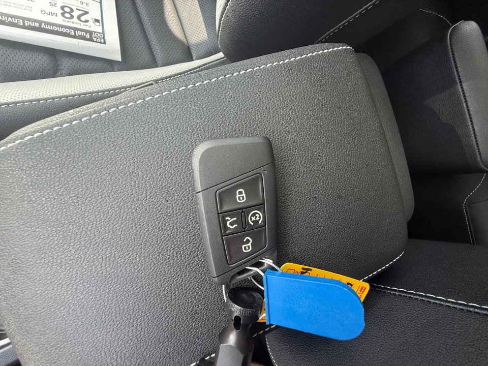 New 2025 Volkswagen Taos SEL image 34