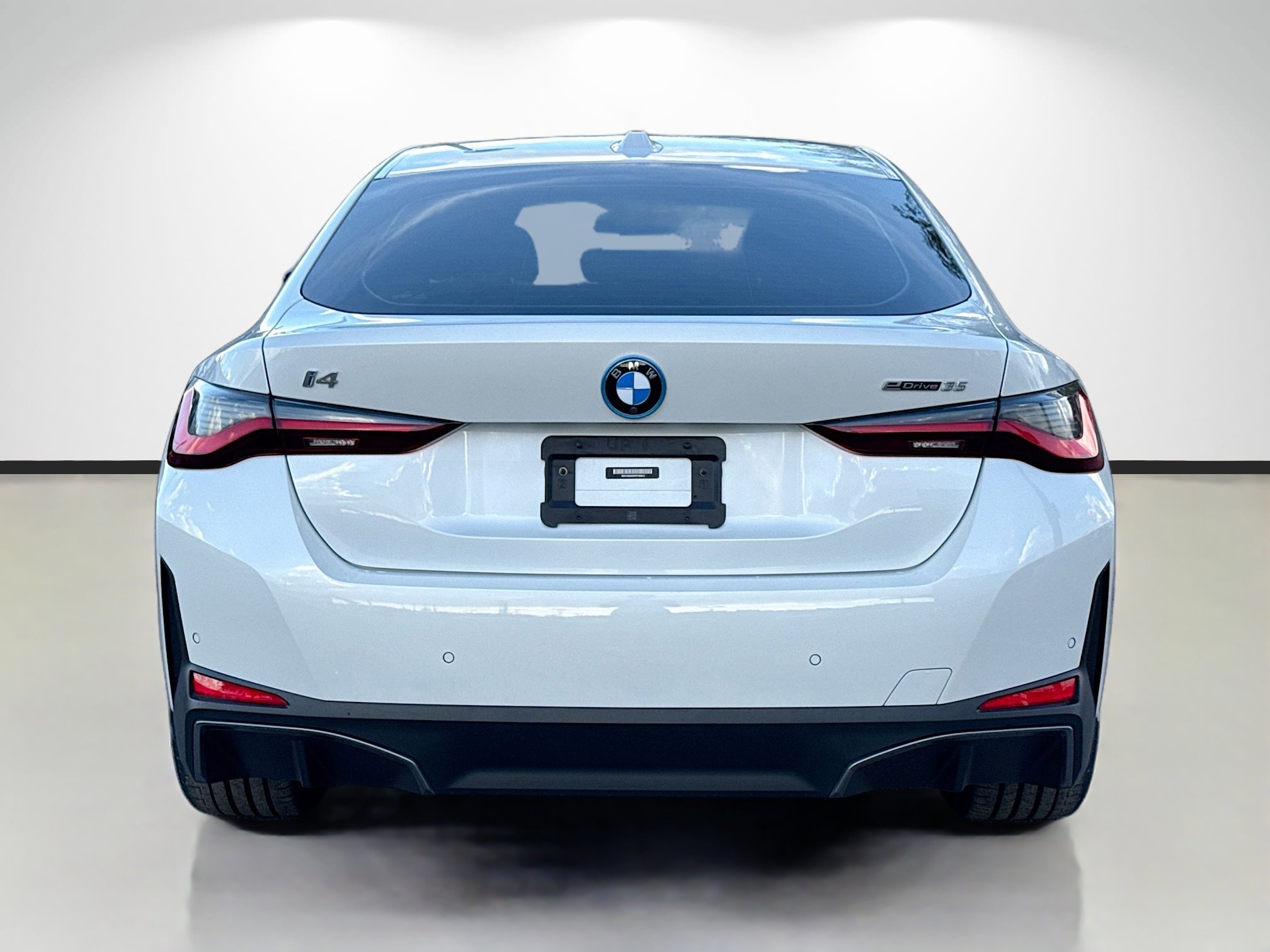 Used 2023 BMW i4 eDrive35 image 4