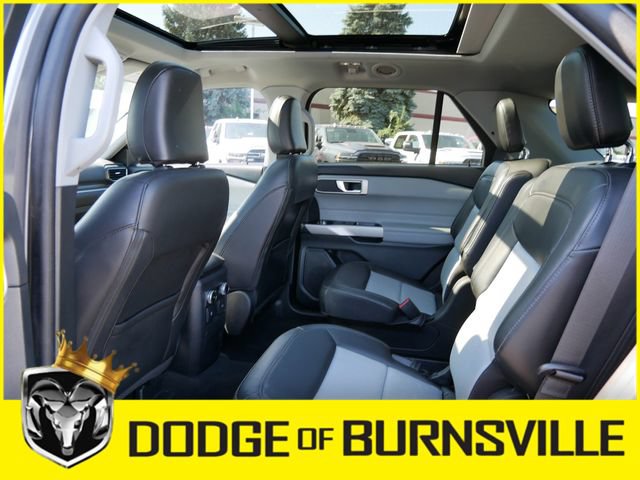 Used 2024 Ford Explorer XLT w/ Equipment Group 202A AWD/4WD image 17