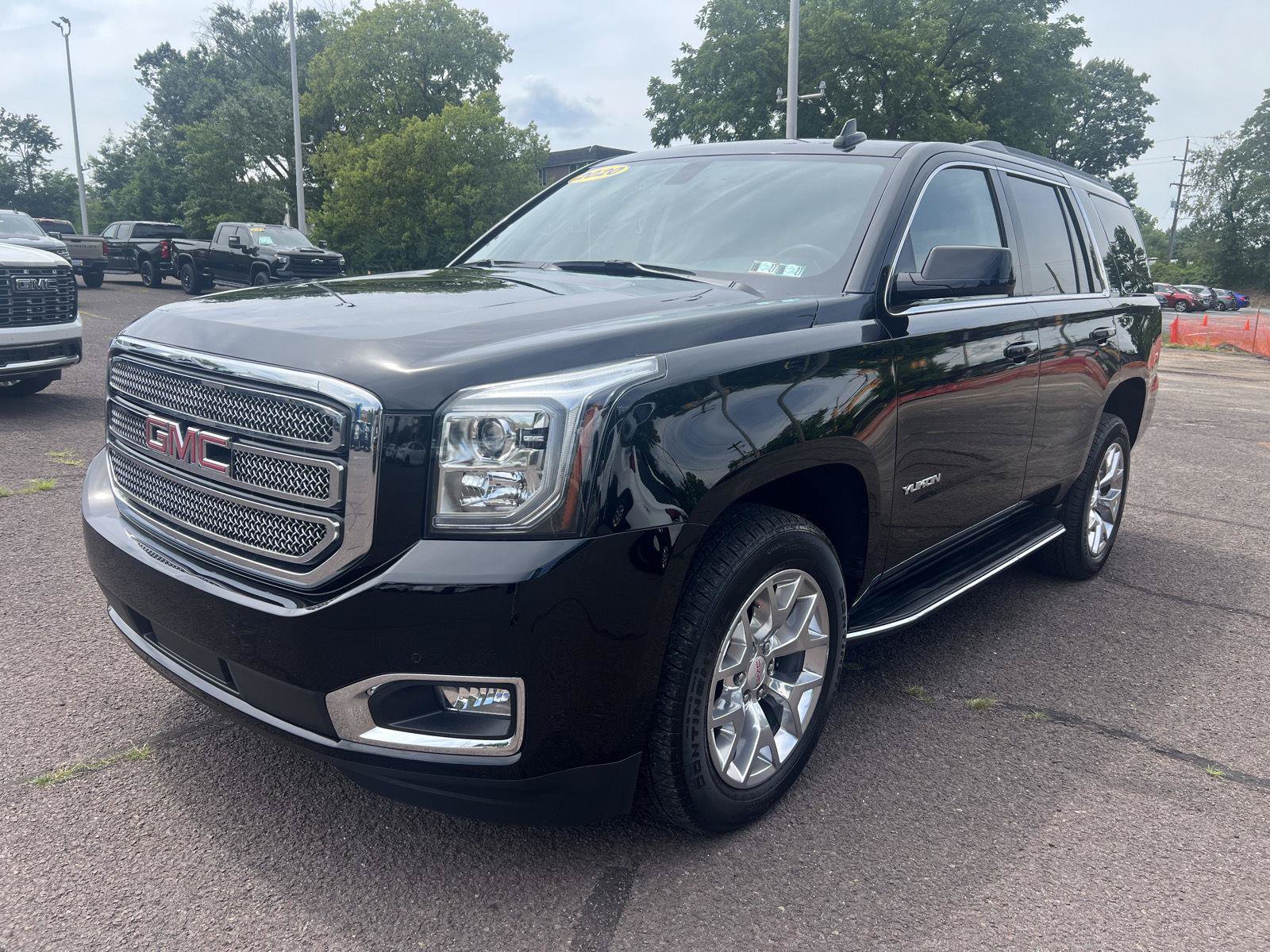 Used 2020 GMC Yukon SLE w/ SLE Value Package AWD/4WD image 3