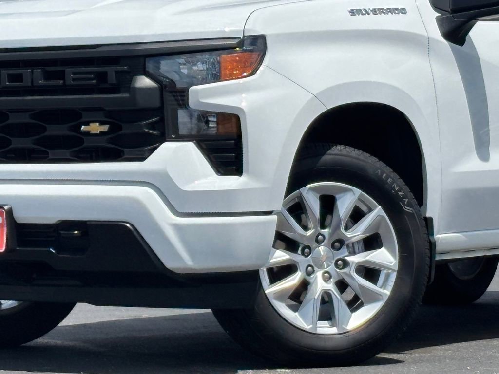 Used 2025 Chevrolet Silverado 1500 Custom RWD image 2
