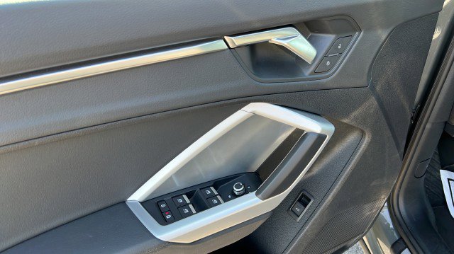 Used 2025 Audi Q3 2.0T Premium image 22