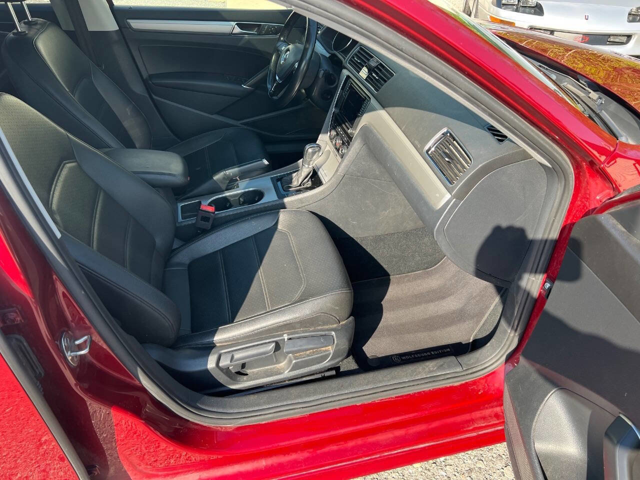 Used 2019 Volkswagen Passat 2.0T Wolfsburg w/ Wheels & Sunroof Package FWD image 29