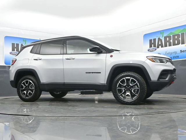 Used 2025 Jeep Compass Trailhawk image 22